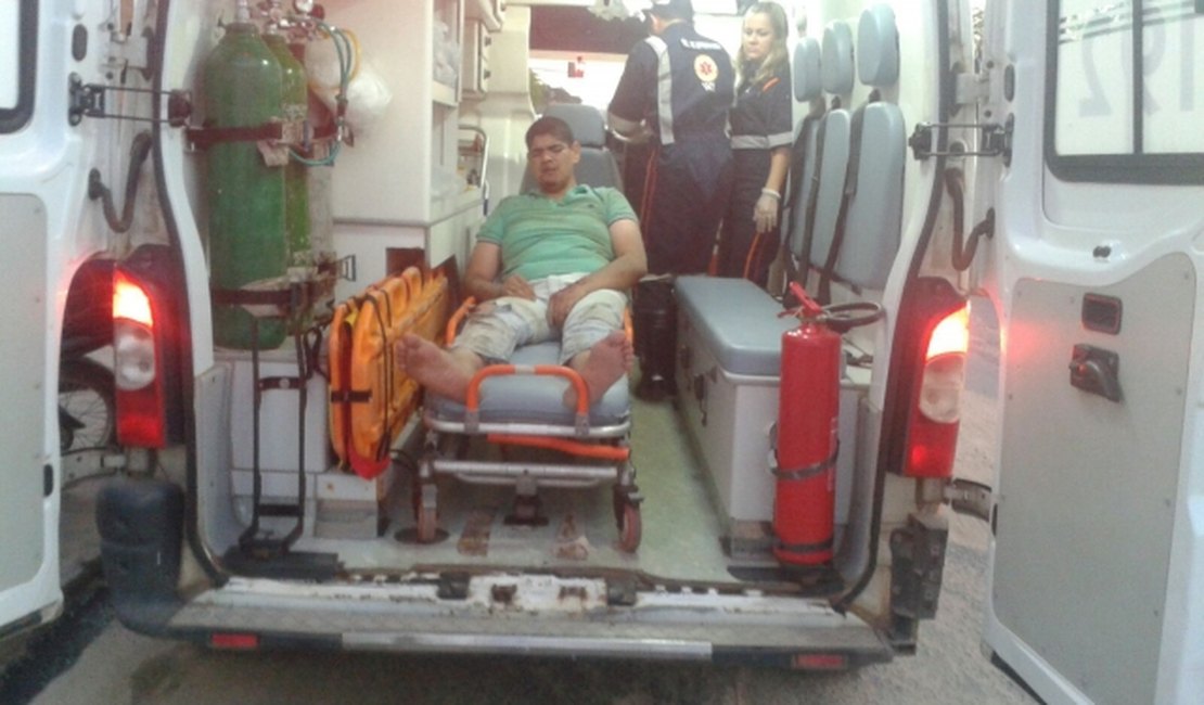 Jovem perde controle de moto, cai e sofre escoriações