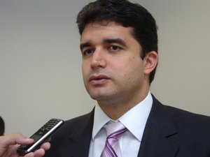 Prefeito de Maceió anuncia concurso público para Educação