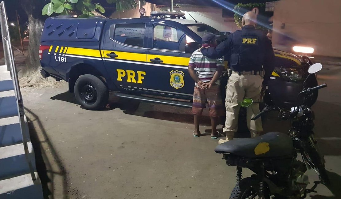PRF recupera veículo roubado e prende homem em União dos Palmares