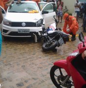 Adolescente  cai em cima de veiculo após sua moto colidir com carro em Alagoas