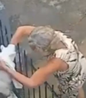 [Vídeo] Mulher arremessa gato pelo portão de casa no Vergel e vira procurada por abandono animal