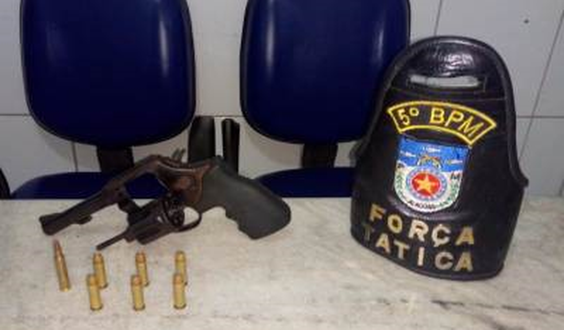 Motorista é preso com revólver e munição de fuzil no Benedito Bentes, em Maceió