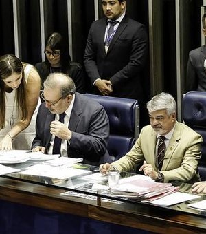 'Parlamentares que votarem para salvar Temer vão pagar a conta em 2018', diz senador