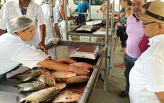 Feira do Peixe Vivo é oportunidade para os pescadores venderem produtos diretamente aos consumidores