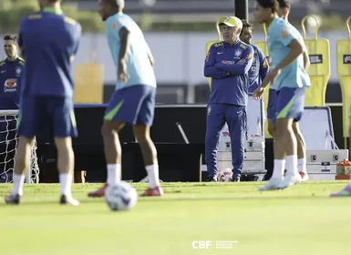 Carlo Ancelotti comanda o primeiro treino da seleção brasileira
