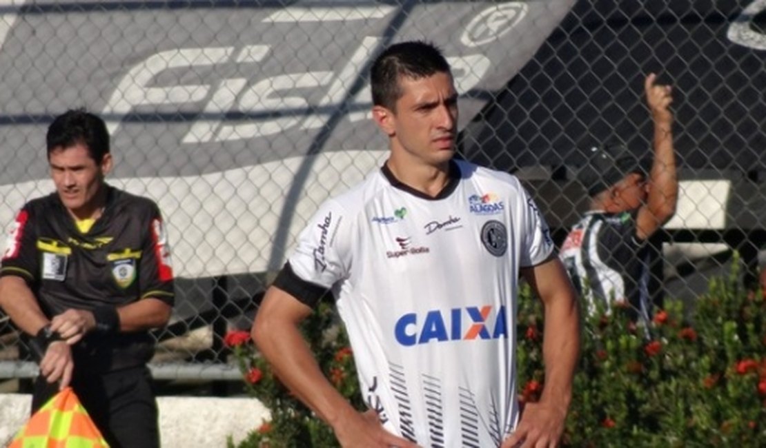 Lucas Pavone tem nome no BID e fica à disposição do técnico Vica