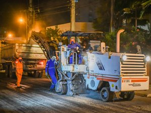 Prefeitura inicia recapeamento na Rua Barão de Anadia