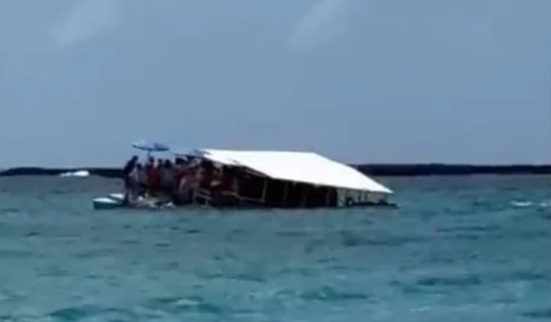 Marinha irá apurar causas e circunstâncias de naufrágio com catamarã em Maragogi