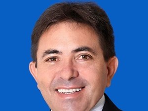 Prefeito é morto a tiros enquanto caminhava próximo de sua residência 