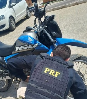 PRF encontra moto com adulteração em Dois Riachos; ninguém foi preso