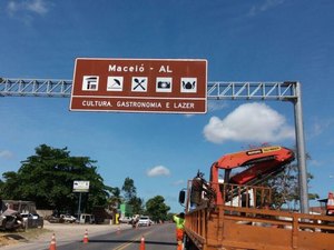 Novas sinalizações vão indicar principais pontos turísticos de Maceió