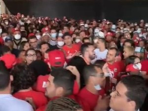 [Vídeo] Apoiador de Bolsonaro é flagrado em evento com Lula e acaba expulso