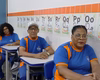Filha de 51 anos volta a estudar com os pais de 74 e 69 anos, e história emociona