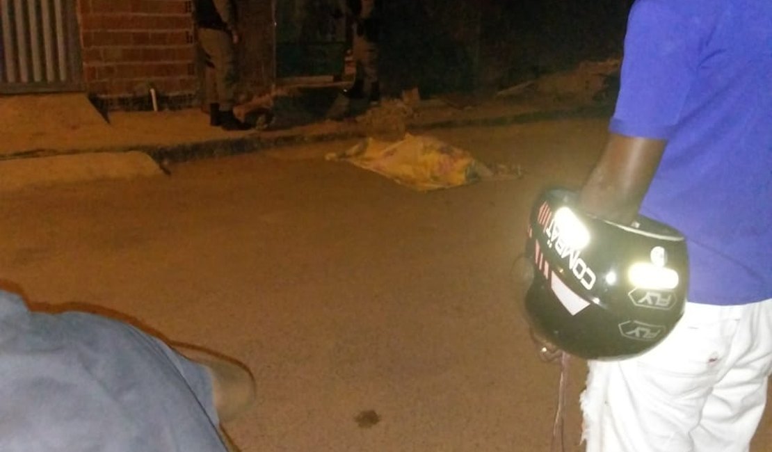 Homem é morto a tiros na porta de casa no Benedito Bentes