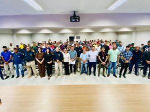 PRF participa de ação educativa sobre transportes escolares em Palmeiras dos Índios
