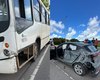 Colisão entre ônibus e carro deixa homem ferido em Matriz de Camaragibe