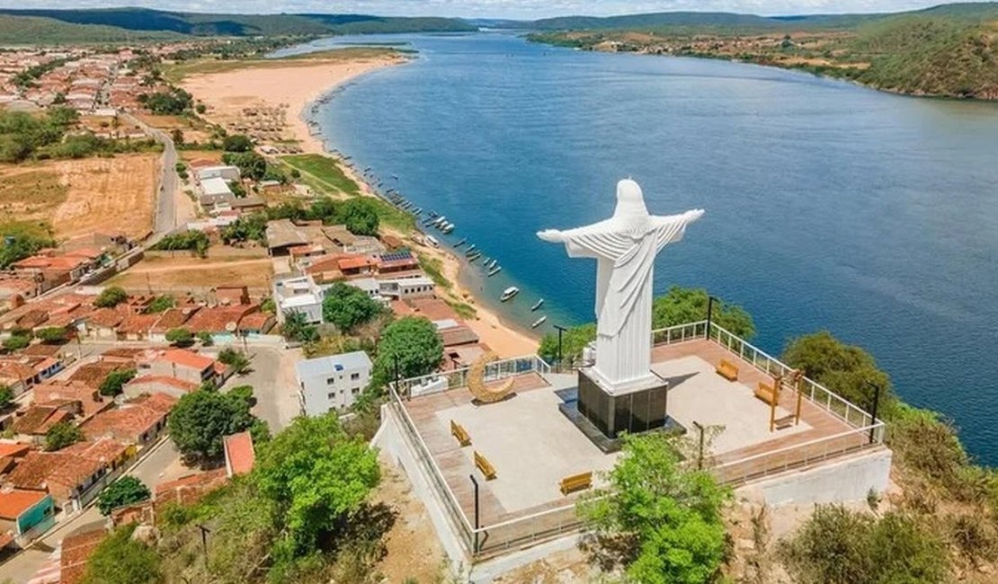 Homem suspeito de oferecer R$ 4 a criança por beijo é solto após audiência de custódia