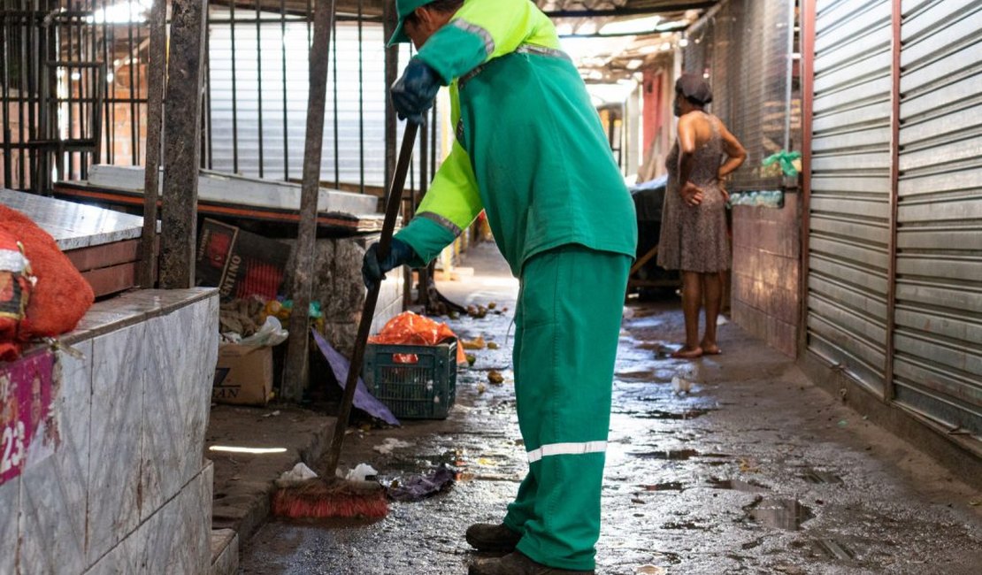 Mutirão de limpeza retira 36 toneladas de lixo do Mercado e Feirinha do Tabuleiro