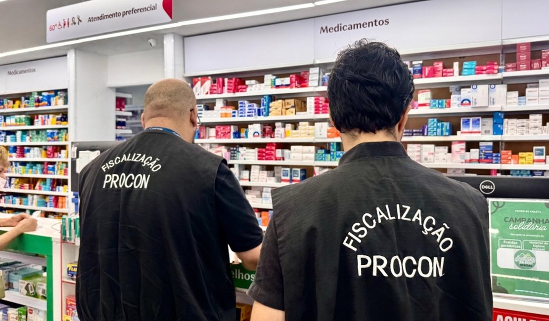 Procon flagra farmácias sem farmacêuticos e com produtos vencidos em Maceió