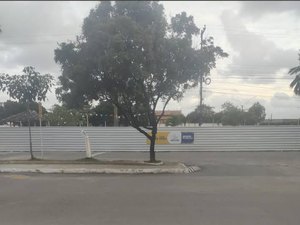 Moradores cobram conclusão de reforma na praça central do Conjunto Graciliano Ramos