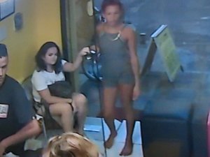 [Vídeo] Casal invade e assalta barbearia no Santo Eduardo