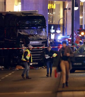 Caminhão invade mercado em Berlim e mata nove pessoas e mais de 50 ficam feridas