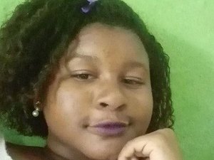 Menina morre horas após aceitar pirulito de desconhecida em trem