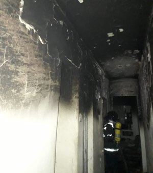 Homem agride esposa e provoca incêndio na residência com os dois dentro dela, em Arapiraca