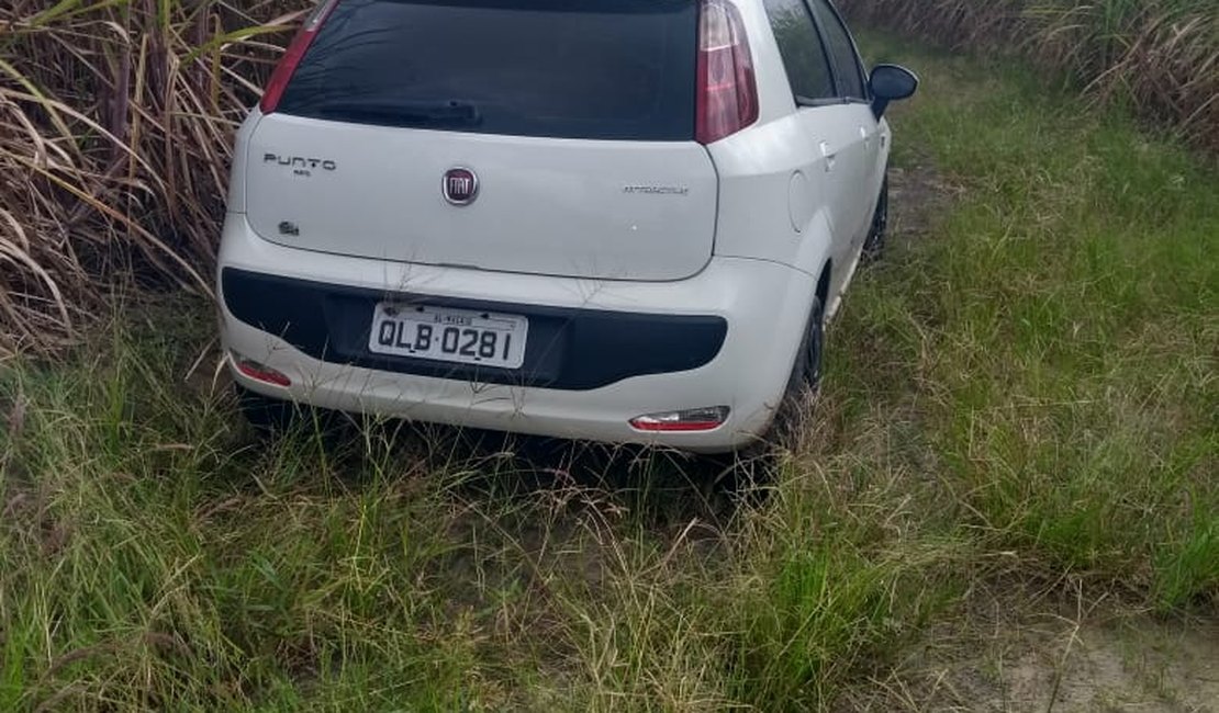 BPRv encontra carro abandonado em canavial 