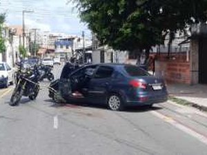 Marido mata mulher a tiros e joga vítima de carro em movimento em viaduto 