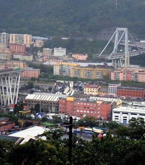 Número de mortos por desmoronamento de ponte na Itália sobe para cerca de 30, diz vice-premiê