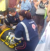 Colisão entre taxi e moto deixa homem ferido no Centro de Arapiraca