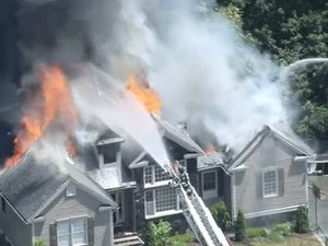 [Vídeo] Casa de Elaine de Jesus sofre incêndio nos Estados Unidos