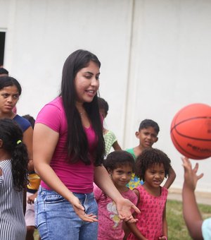 Gabi Gonçalves visita famílias atingidas pelas chuvas em Rio Largo