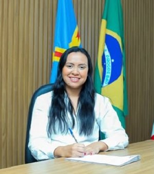 Nora de ex-prefeito assume prefeitura de Água Branca exonerando aliados