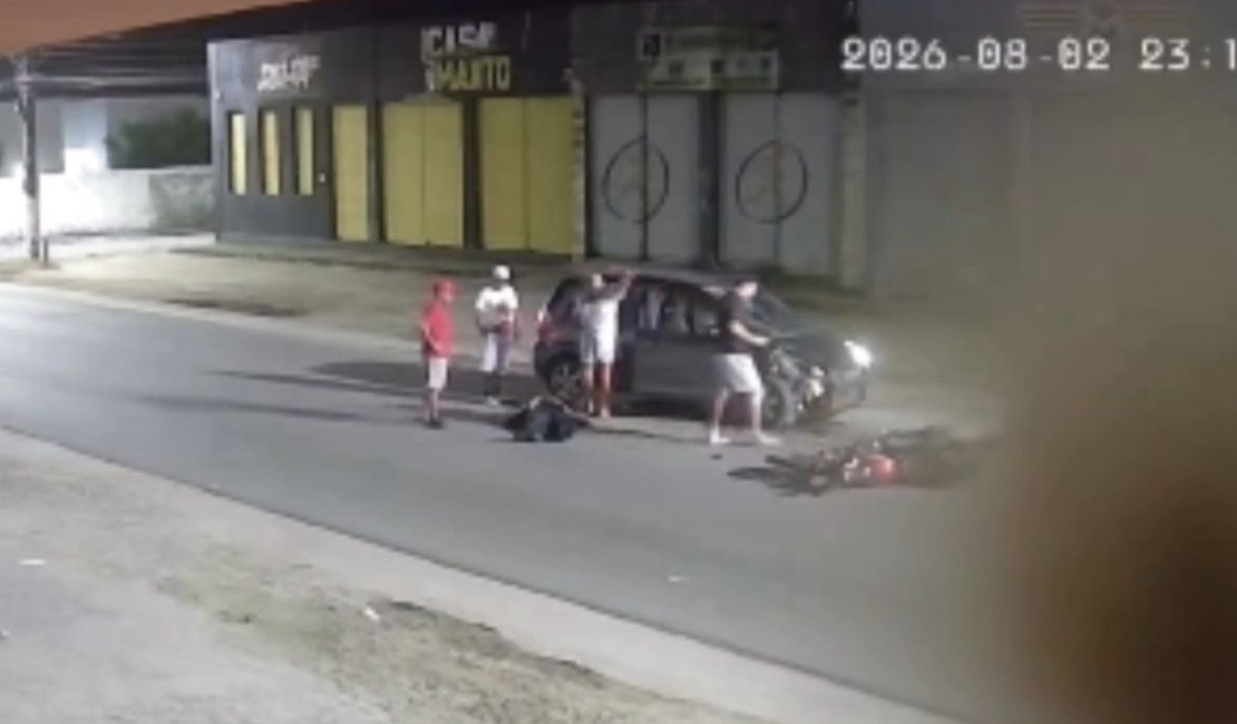 Grave acidente deixa motociclista morto após colisão frontal, em Penedo