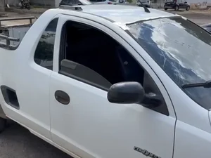 Homem recém-saído da cadeia por agredir a mãe rouba carro e tenta atropelar dono em Girau