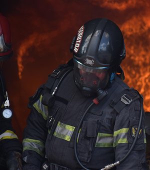 Incêndio atinge apartamento no Antares e mobiliza Corpo de Bombeiros