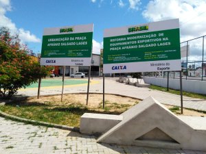 Reforma de praça que deveria ter sido inaugurada um ano atrás não foi concluída