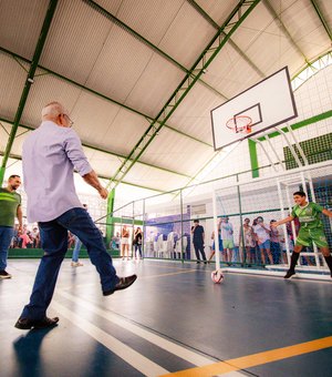 Prefeito Déo inaugura ginásio poliesportivo no povoado Barreiras do Boqueirão