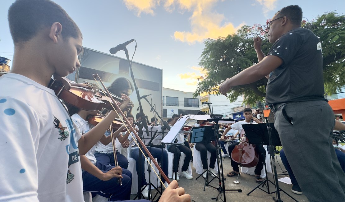 [Vídeo] Núcleo de Orquestra Jovem de Maragogi faz apresentação homenageando mães