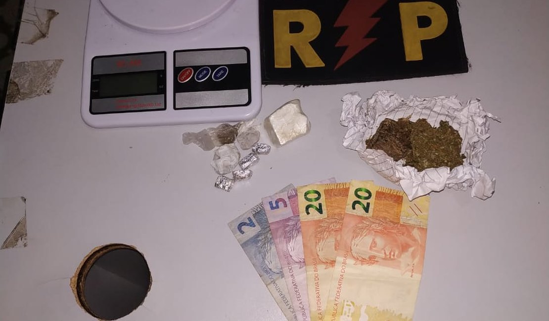 Drogas e caderneta de anotações do tráfico em Arapiraca são apreendidas pela polícia