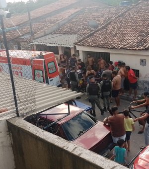 Homem é esfaqueado em frente a sua casa no bairro do Ouro Preto