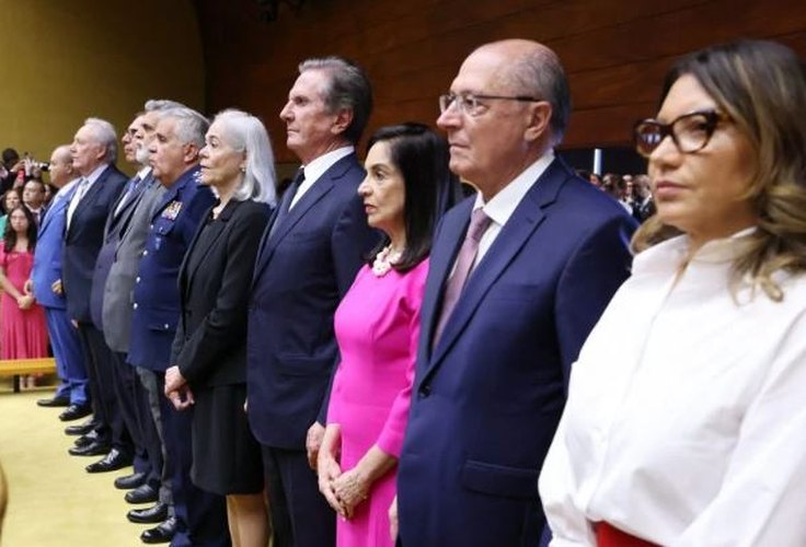 Como ex-presidente, Collor comparece à posse de Flávio Dino como ministro do STF