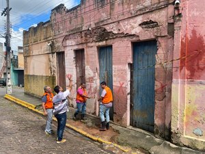 Técnicos da prefeitura vistoriam imóveis em Palmeira dos Indios