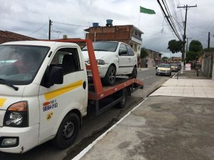 Operação de trânsito recolhe 12 veículos e autua 27 motoristas por irregularidades