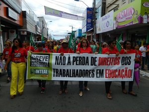 Servidores da Educação encerram paralisação