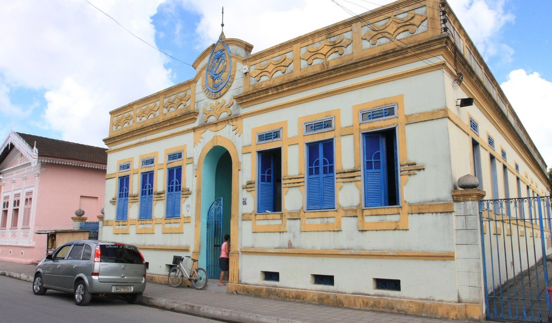 Governo de Alagoas reinaugura escola em Passo do Camaragibe
