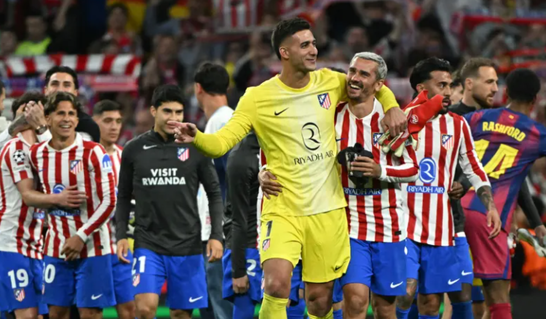 Yamal tenta, mas Atlético de Madrid para Barcelona e avança na Champions