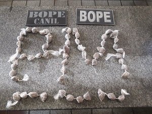 Suspeito de tráfico é preso com drogas no guarda-roupa de residência